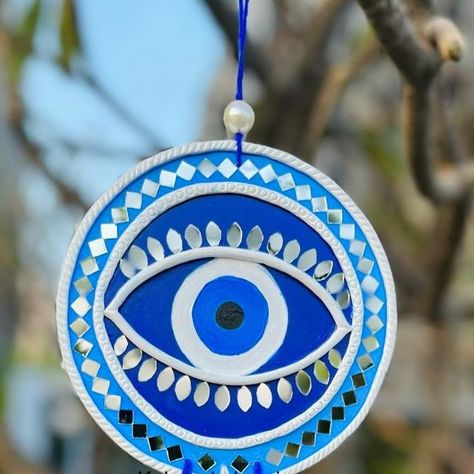 Meenakshi Meena 🇮🇳👩‍🎨 on Instagram: "Evil Eye  Lippan Art Wall Hanging…. 🧿  DM to order  your nazarabattu 🧿   [Customized order, customized gifts, customized nameplate, Customized return gifts, wedding gifts, valentine gifts, anniversary gifts, return gifts ideas, evil eye hanging, evileye nameplate, wall decor]  #evileyehanging #evileye #evileyejewelry #nameplatesforhome #customizednamenecklace #customizednameplates #mandalawallart #returngiftsindia #indiansinsingapore #indianinamerica #indianinamsterdam #nameplatesindia #kalamkkaari #walldecor #homedeco #evileyeprotection #giftideas #nazarbattu" Lippan Art Mirror Evil Eye, Evil Eye Lippan Art, Lippan Art Wall, Evil Eye Hanging, Name Plates For Home, Evil Eye Art, Lippan Art, Return Gifts, Mandala Wall Art