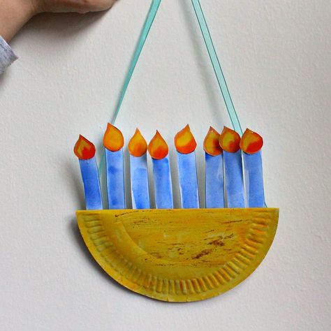 Make Hanukkah More Meaningful with These 12 Hanukkah Crafts for Kids Hanukkah Activities Preschool, Menorah Craft, Dreidel Craft, Hanukkah Preschool, Hannukah Crafts, Hanukkah Activites, Hanukkah Art, Hanukkah For Kids, Jewish Crafts