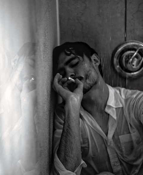 (1) Simple Man 🇫🇷 Smoker 🚬 sur Tumblr Dark Forest Aesthetic, Dark Grunge, Man Photography, Men Photography, Male Photography, Shooting Photo, Photography Poses For Men, Dark Photography, Man Photo