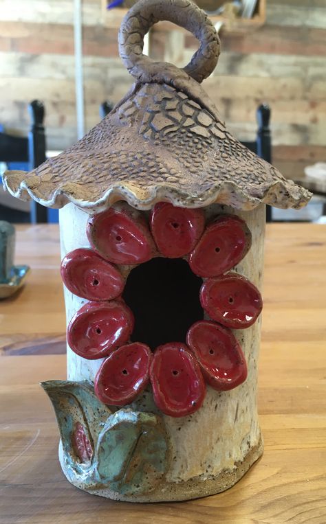 Pottery Bird Houses Handmade, Ceramic Bird Houses Pottery, Ceramic Bird Houses Handmade, Clay Birdhouses Ideas, Clay Bird Houses Pottery, Pottery Birdhouse, Clay Birdhouse, Pottery Bird Houses, Clay Bird Houses