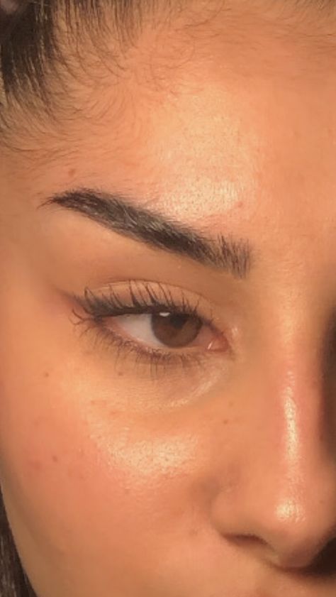 Soft Brown Wing Makeup, Natural Liner Eyes, Natural Cat Eye Makeup Look, How To Get Fox Eyes Naturally, Eye Makeup Aesthetic Natural, Cat Eye Makeup Natural, Soft Fox Eye Makeup, Feline Eyes Natural, Fox Pretty Makeup