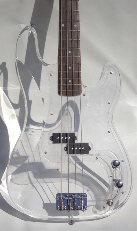 Clear Guitar, Gitar Vintage, Cool Instruments, Pretty Guitars, Instruments Art, Electric Guitar Design, Guitar Obsession, Cool Electric Guitars, Guitar Art