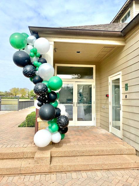 Diagonal Balloon Garland, Diagonal Balloons On Hoop, Outdoor Garland, Ball Exercises, Graduation Party, Balloons, Design