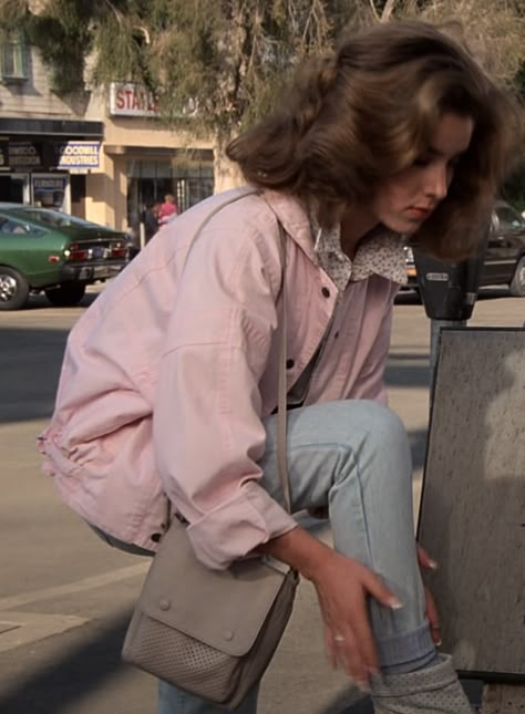 Jennifer Parker Back To The Future, Outfit Astethics, Back To The Future Marty Pfp, Back To The Future Lorraine, Back To The Future Marty And Jennifer, Back To The Future Doc, 2000s Pictures, Pink Jacket Outfit, Character Descriptions