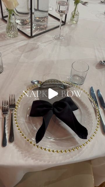 Wedding & Event Stylists on Instagram: "BOWS 🎀🖤 Hair bows, and now NAPKIN bows ✨ how pretty and just stylish!! Here’s a HOW TO for you! 🖤 #weddinginspiration #weddinginspiration #weddingstyle #weddingstyling #napkinfolding #napkins #napkinbow #bowseason #bows #weddingtabledecor #weddingtablescape #weddingcenterpieces" Napkin Bow Tie, Napkin Designs For Weddings, Bows In Wedding Decor, Bowtie Napkin Fold, Cute Napkin Folds Easy, How To Fold Cheesecloth Napkin, Different Napkin Folds Wedding, Bow Wedding Table Decor, Bow Tie Napkin Fold