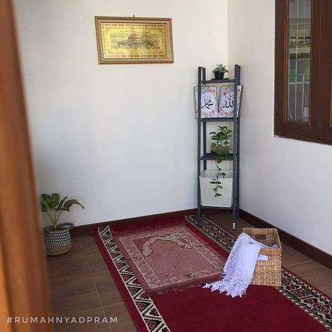 Salah Corner, Islamic Prayer Room, Namaz Room, Bedroom Rug Size, Muslim Prayer Room Ideas, Prayer Room Ideas, Prayer Corner, Event Room, Washroom Design