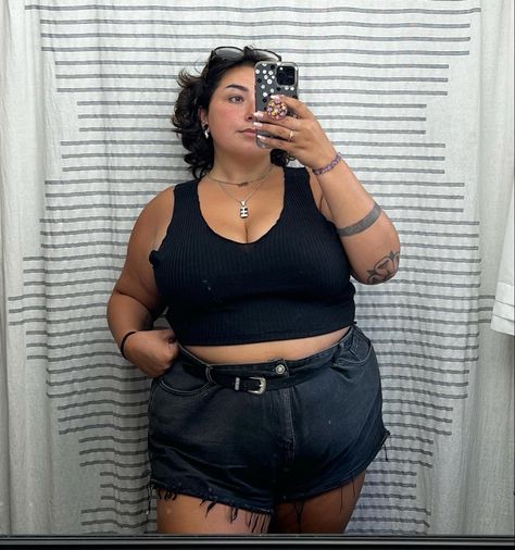 Tank Top Plus Size Outfits, Plus Size Outfits With Shorts, Plus Size Tank Top Outfit, Goth Summer Outfits Plus Size, Summer Goth Outfits Plus Size, Goth Outfits Plus Size, Aesthetic Outfit Black, Goth Aesthetic Outfit, Plus Size Crop Top Outfit