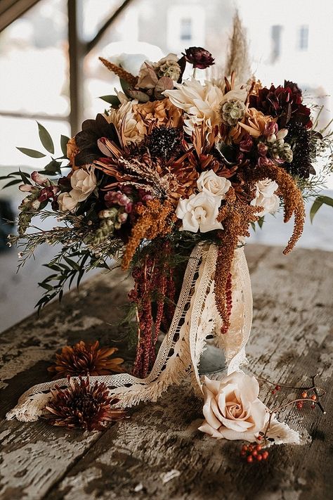 Emily and Derek's 'Rustic Romance' Fall Farm Wedding by Tori Kelner Photography - Boho Wedding Blog Mood Wedding, Fab Mood, Rustic Mountain Wedding, Moving Mountains, Fall Farm, Nature Fall, Autumnal Wedding, Autumn Weddings, Wedding Colour