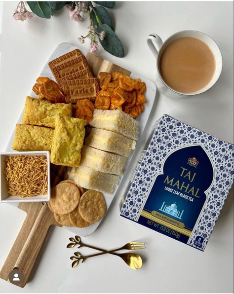 Chai Charcuterie Board, Indian Snack Platter, Indian Charcuterie Board, Chai Biscuit, Indian Platter, Snack Boards, Diwali Recipes, Indian Food Photography, Saffron Spice