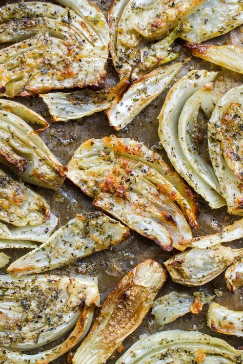 Roasted Fennel Salad, Fennel Recipes, Low Carb Backen, Roasted Fennel, Keto Vegan, Fennel Salad, Vegan Keto, Favorite Side Dish, Veggie Dishes