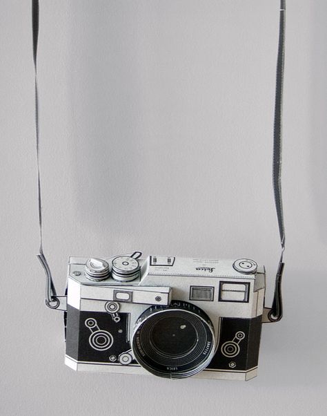 Matthew Nicholson's Printable 'Lie-ca M3' pinhole camera Cardboard Camera, Paper Camera, Camera Diy, Diy Camera, Pinhole Camera, Diy Gift Set, Paper Craft Tutorials, Do It Yourself Projects, Vintage Cameras