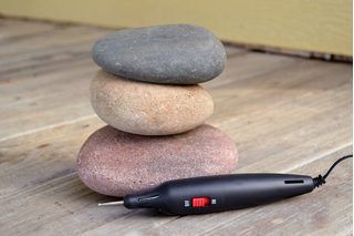 How to Carve Stone With a Dremel | keep scrolling down for more helpful ideas Dremel Tools, Dremel Tool Projects, Dremel Drill, Dremel Crafts, Dremel Carving, Dremel Projects, Dremel Tool, Dremel Wood Carving, Rock And Pebbles