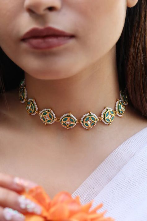 Statement Jewelry Outfit, Diy Jewelry Videos, Trendy Silver Jewelry, Choker Necklace Online, Pearls Choker, Wedding Jewelery, Neck Pieces Jewelry, Kundan Jewellery Set, Antique Necklaces Design