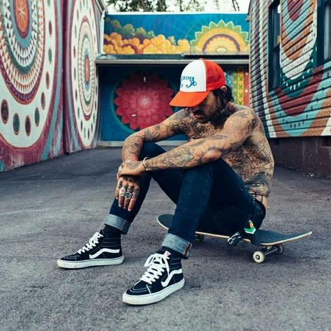 Mens Fashion Skater, Skater Outfit Men, Skater Photoshoot, Indie Fashion Men, Skater Men, Stylish Men Wear, Skate Punk, Grunge Guys, Rocker Style