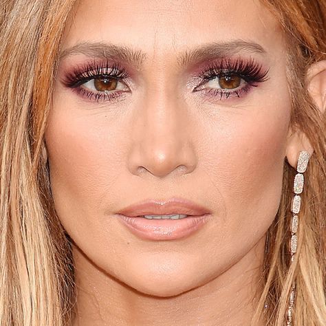 Jennifer Lopez's Makeup Photos & Products | Steal Her Style Jlo Makeup, Jennifer Lopez Makeup, Rihanna Tattoo, Taupe Eyeshadow, Mauve Lipstick, Makeup Photos, Grey Eyeshadow, Bronze Eyeshadow, Steal Her Style