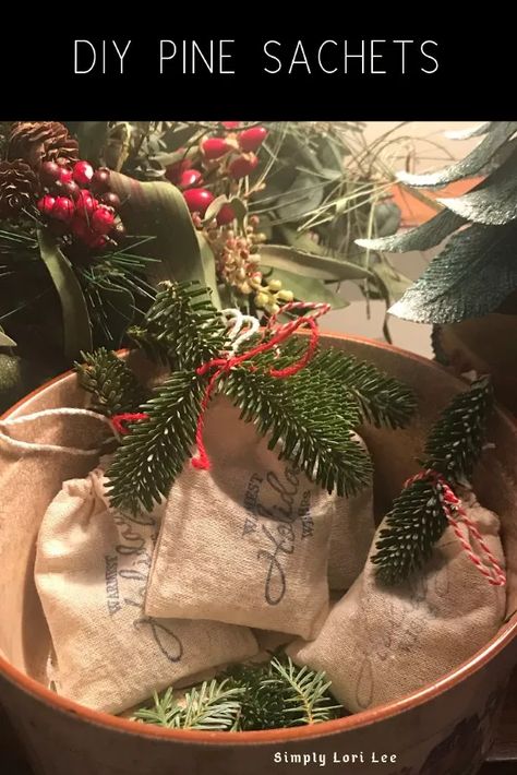 Christmas Sachets Diy, Lavender Christmas, Potpourri Sachets, Mini Gifts, Drawer Sachets, Easy Fall Wreaths, Diy Scent, Cone Crafts, Diy Pinecone