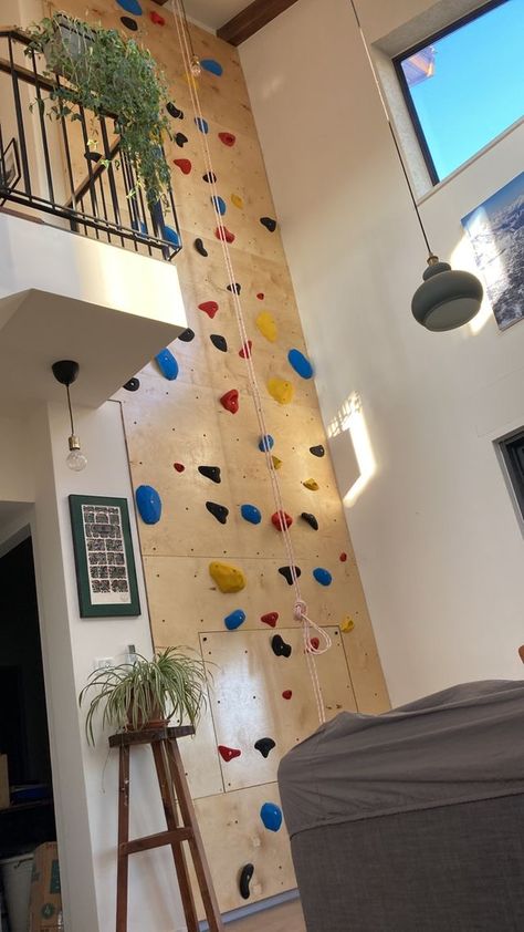 6.5m tall climbing wall in the living room Room Climbing Wall, Boulder Wall, Wall In The Living Room, Home Climbing Wall, Indoor Climbing Wall, Bouldering Wall, Sunken Living Room, Rock Climbing Wall, Indoor Climbing