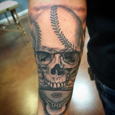 Spring Baseball Game Outfit, Baseball Tattoo, Baseball Tattoos, Baseball Videos, Phönix Tattoo, Baseball Ideas, Baseball Wreaths, Baseball Photography, Cool Tattoo Drawings