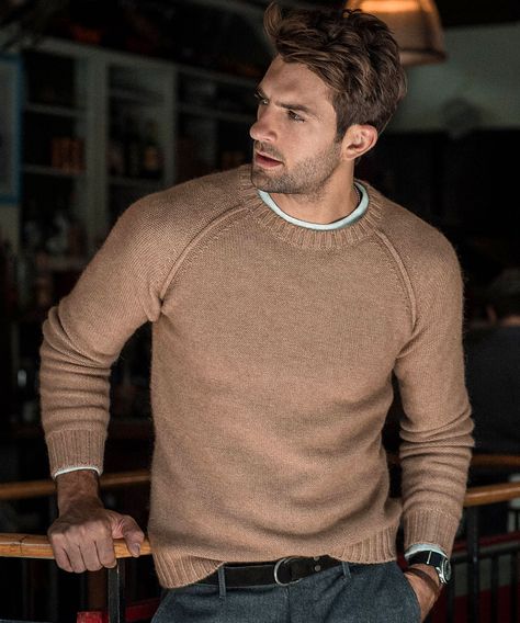 Raglan Crew Sweater in Camel Mens Cocktail Attire Parties Sweater, Groomsmen Sweater Attire, Outfit Hombre Casual, Mens Knit Sweater, Sweater Streetwear, Teen Trends, Winter Attire, Slim Fit Top, Mode Masculine