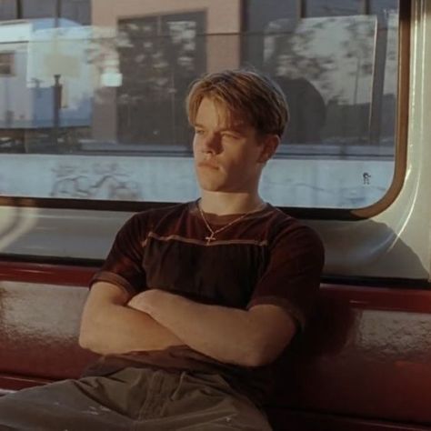 Matt Damon in Good Will Hunting Male Aesthetics Matt Damon Good Will Hunting, Good Will Hunting Movie, Adam Brody, Good Will Hunting, Matt Damon, The Secret History, Hot Actors, Leonardo Dicaprio, Brad Pitt