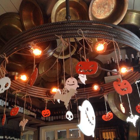 Halloween Decoration For Restaurant, Restaurant Halloween Decorations, Halloween Restaurant Decor, Halloween Decor Restaurant, Halloween Decorations For Restaurant, Halloween Restaurant Ideas, Cafe Halloween Decorations, Halloween Decorations Restaurant, Coffee Shop Halloween Decorations