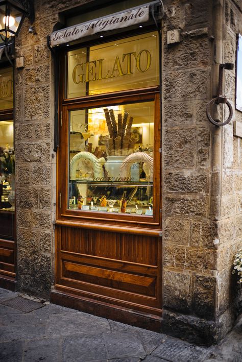 Florence Guide, Florence Travel Guide, Florence Italy Travel, Italian Cafe, Gelato Shop, Italian Aesthetic, Florence Travel, Summer Vacation Destinations, Italy Aesthetic