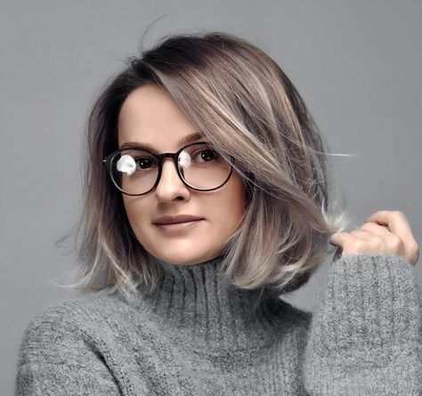 Lob With Glasses Hairstyles, Woman’s Hairstyles 2023, Short Hair For Glasses Wearers, Womens Haircuts With Glasses, Short Hairstyles For Women 2023, Hairstyles For Glasses Medium, Hairstyles For Women With Glasses Medium, Lob Haircut With Glasses, Lob With Glasses