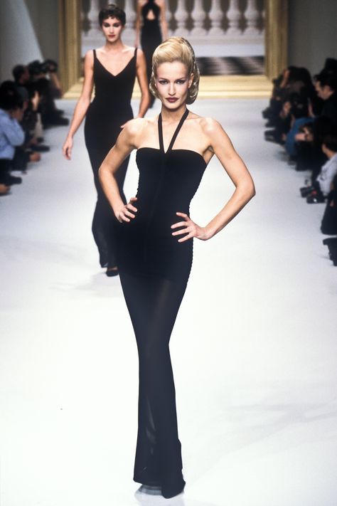 Herve Leger Runway, Karen Mudler, Herve Leger 90s, 90's Supermodels, 90s High Fashion, Model 90s, Designer Fits, 1980 Fashion, Karen Mulder