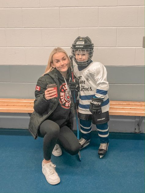 Hockey Dad Aesthetic, Hockey Family Aesthetic, Hockey Mom Aesthetic, Sports Mom Aesthetic, Nhl Wife, Catherine Cowles, Dream Manifestation, Hockey Family, Hockey Uniform