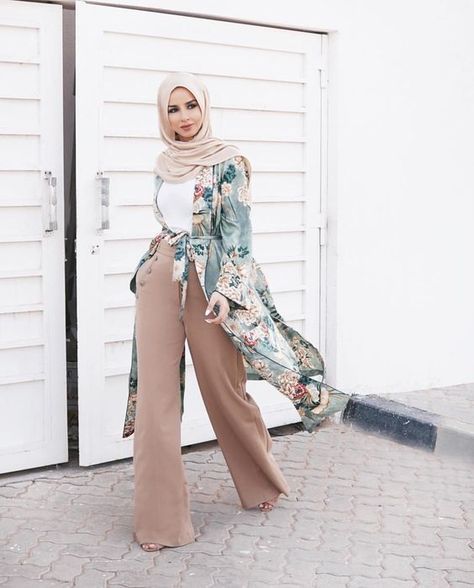 Modern Muslimah Hijab Fashion Outfits Diner Outfits, Estilo Hijab, Wide Legged Pants, Girls Hijab, Stile Hijab, Hijabi Style, Hijabi Outfits Casual, Muslim Outfits, Hijab Chic