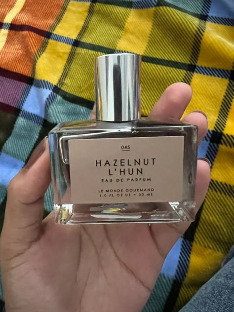 Hazelnut Perfume, Fall Perfume, Material Gworl, Perfume Scents, Skin Products, Vision Boards, Tween Outfits, Body Skin Care Routine, Body Mist