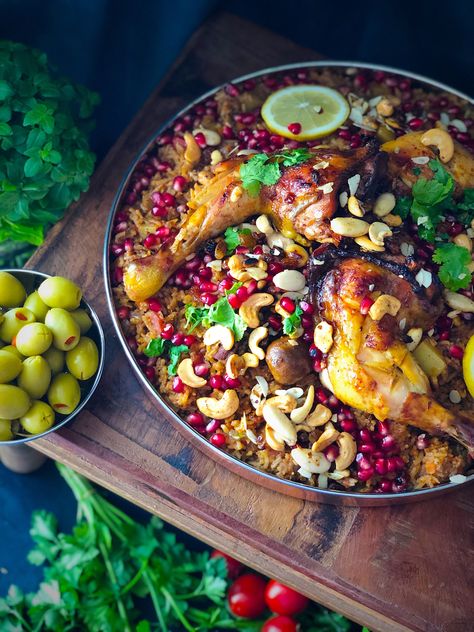 Saudi Dishes, Arabian Food Recipes, Turkish Photography, Saudi Arabian Food, Arabian Dishes, Saudi Food, Arabian Recipes, Healthy Ramadan Recipes, American Foods