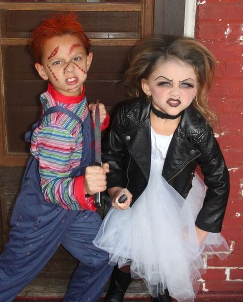 30 Matching Siblings Halloween Costumes which are the cutest costumes of the year - Hike n Dip Halloween Costumes Chucky, Chucky And His Bride, Chucky Halloween Costume, Sibling Halloween Costumes, Gangster Clown, Sibling Costume, Costume Closet, Chucky Costume, Chucky Halloween