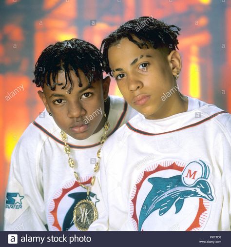 Download this stock image: Kris Kross on 12.05.1992 in München / Munich. | usage worldwide - PK1TD8 from Alamy's library of millions of high resolution stock photos, illustrations and vectors. Kriss Kross 90s, 90s Hip Hop Style, Boy Better Know, Black Heaven, Kriss Kross, Black Hair Magazine, Kris Kross, School Street, Iconic 90s