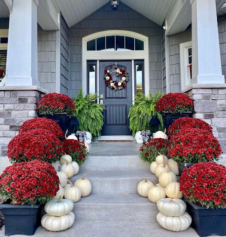 Mum Flower Bed Ideas, Red Mums Front Porch, Mums Entryway, Mum Arrangements Fall Porch, Red Fall Decor, Mum Flower Arrangement, Fall Landscaping Front Yard, Red Mums, Fall Container Plants