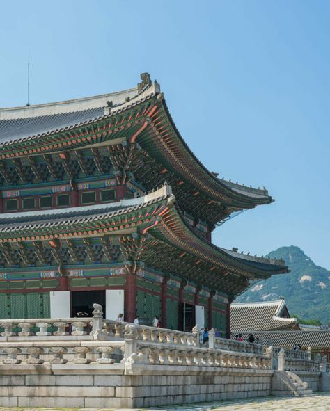 Why You Shouldn'T Visit Gyeongbokgung Palace 2 South Korea Culture, Ancient Korea, South Korea Photography, Gyeongbokgung Palace, Country Property, Seoul Korea Travel, Visit Seoul, Asian Architecture, Korean History