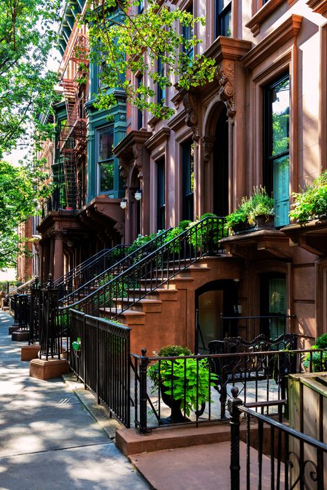 New York City Bucket List: Top Must-See Attractions & Experiences - Small Towns Big City Mid Town New York, New York Neighborhood Aesthetic, Chelsea New York City, Brownstones Nyc, Stone Street Nyc, Chicago Brownstone, City Bucket List, New Rochelle New York, New York Brownstone