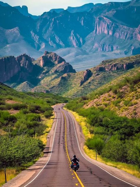 Hikes In Texas, Texas Hikes, Big Bend National Park Texas, Texas Sunrise, Texas Landmarks, The Woodlands Texas, Guadalupe Mountains, Carlsbad Caverns, Desert Landscapes