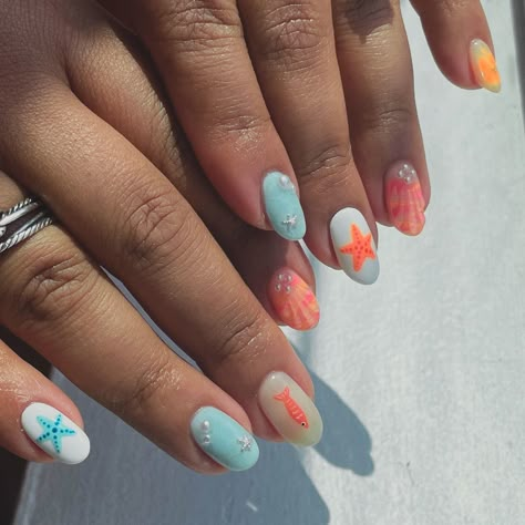 SUMMER LOVIN #summernails #beachnails Nail Colors That Match With Everything, Nail Inspo Two Different Colors, Under The Sea Theme Nails, Short Nail Inpos Ideas, Acrylic Nails For Hawaii, Nail Ideas With Accent Nail, Beach Day Nails, Cute Shark Nails, Back To School Nails 2024