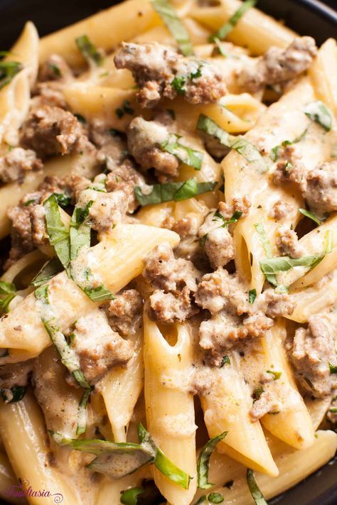 Recipes That Use Sausage, Ground Pork Recipes For Dinner Pasta, Cheesy Italian Sausage, Pasta Creamy, Sausage Dinner, Pasta Penne, Italian Sausage Recipes, Sausage Dishes, Sweet Italian Sausage