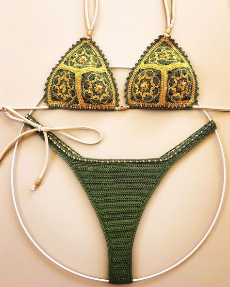 BIBIBIKINI on Instagram: “Bikini bicolore. Modello brasiliana TG M. Filato elasticizzato, rifinito con perline di legno. Lacci lycra. Disponibile su ordinazione in…” Bee Free, Bikinis Crochet, Crochet Swim, Crochet Fashion, Art Music, Crochet Bikini, Knit Crochet, Bee, Knitting