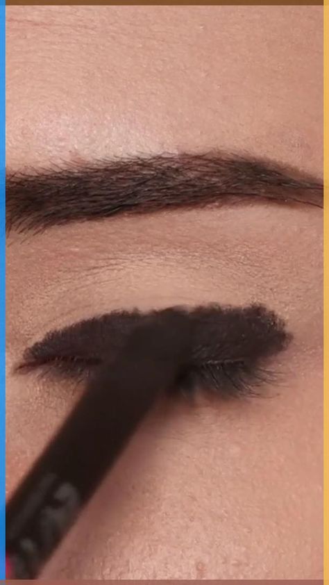 Master the art of sultry sophistication with our step-by-step matte smokey eyes tutorial!  Learn the secrets to achieving intense depth and drama, all while keeping it effortlessly chic. Do read this blog on Mastering the Matte Eyeshadow look. So follow along and unleash your inner smokey eye maven today!  #eyemakeup #eyesthatshine #bridaleyemakeup #smokeyeyemakeup #goldeyemakeup #eyemakeupinspiration #eyemakeuptutorial #glossyeyes #eyeglam #shinyeyelooks #eyemakeupgoals #shinyeyetrends #bookeventzweddings #bookeventz Daytime Smokey Eye, Make Up Yeux, Smokey Eyes Tutorial, Smokey Eyes Makeup, Eyes Makeup Tutorial, Almond Eye Makeup, Eyeshadow Inspiration, Smokey Eye Easy, Sultry Makeup