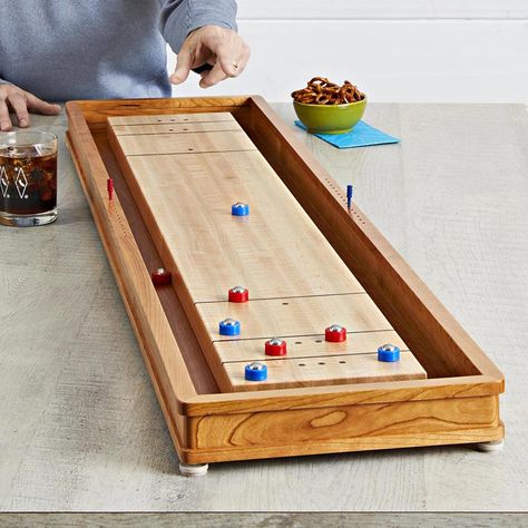 Diy Wooden Games, Woodworking Plans Toys, Bed Woodworking Plans, Shuffle Board, Board Games Diy, Wooden Board Games, Shuffleboard Table, Woodwork Projects, Woodworking Cabinets