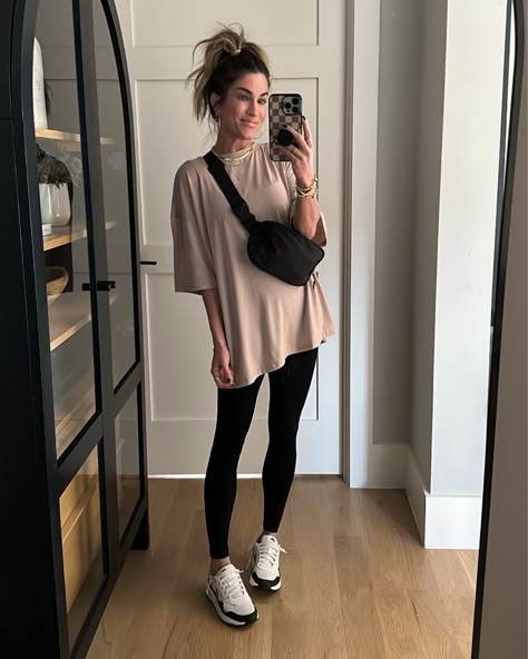 Legging And Oversized Shirt, Legging T Shirt Outfit, Oversized T Shirt With Leggings, Summer Outfit With Leggings, Brown Leggings Outfit Summer, Oversized Tshirt And Leggings, Leggings And Tshirt Outfits, Casual Tshirt Outfits Women, Leggings And Shirt Outfit