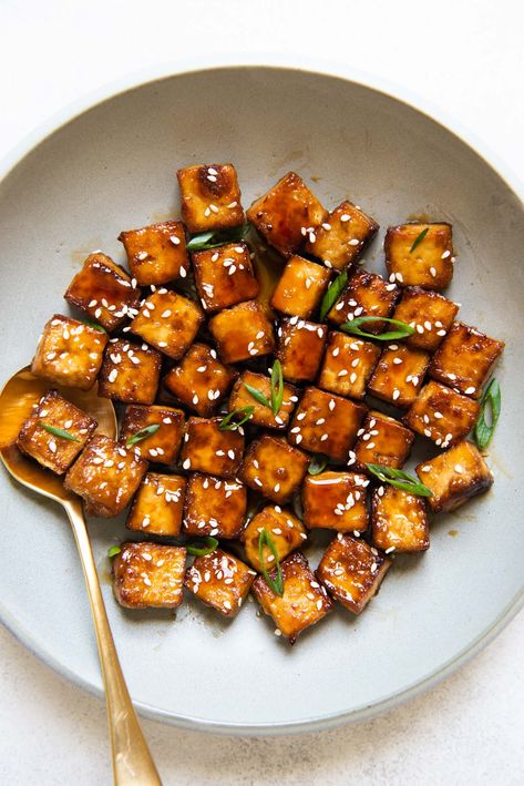 How to Make Baked Tofu | Healthy Nibbles How To Season Tofu, Tofu Dinner Recipes, Tofu Dinner, Asian Tofu, Tofu Seasoning, Pollo Teriyaki, Teriyaki Tofu, Teriyaki Glaze, Tofu Dishes