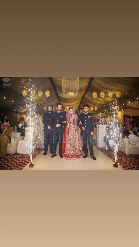 Barat Entry Ideas Pakistan, Dulhan Entry, Engagement Outfits Indian, Entry Designs, Bride Entrance, Couple Entry, Baat Pakki, Wedding Entry, Engagements Pictures