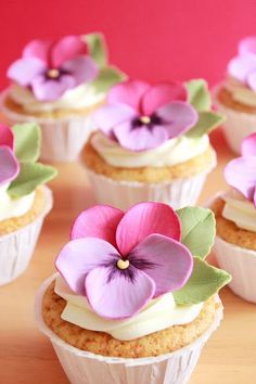 Violet Cupcakes, Cupcakes Flores, Cake Decorating Flowers, Cupcakes Decorados, Salty Cake, Beautiful Cupcakes, Cupcake Designs, Fondant Cupcakes, Baking Sweets