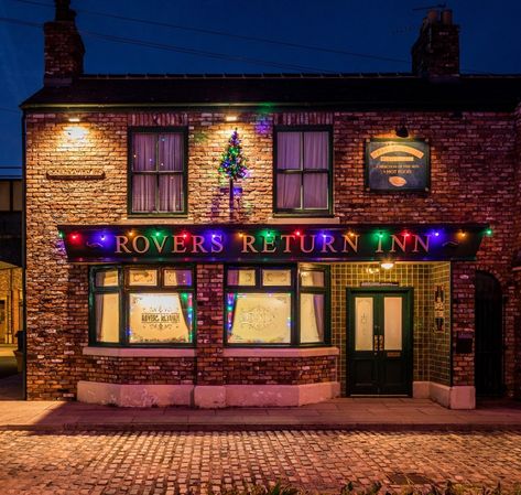 It's going to be another light-hearted Christmas on the cobbles. Christmas Day Celebration, Manifest Vision Board, Growing Up British, British Series, Bedroom Walls, Coronation Street, Christmas Carol, Christmas Day, Best Actor