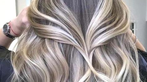 The Toasted Coconut Hair Trend Is Perfect For Warming Up Your Winter Color Toasted Blonde Hair, Toasted Coconut Blonde, Coconut Hair Color, Toasted Coconut Hair Color, Toasted Coconut Hair, Cinnamon Brown Hair, Cool Blonde Tone, Light Brunette Hair, Blonde Ends