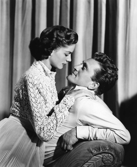 Maureen O'sullivan, Bogie And Bacall, John Garfield, Bogart And Bacall, Romance Film, Hollywood Couples, Kirk Douglas, Couple Poses Reference, Vintage Couples